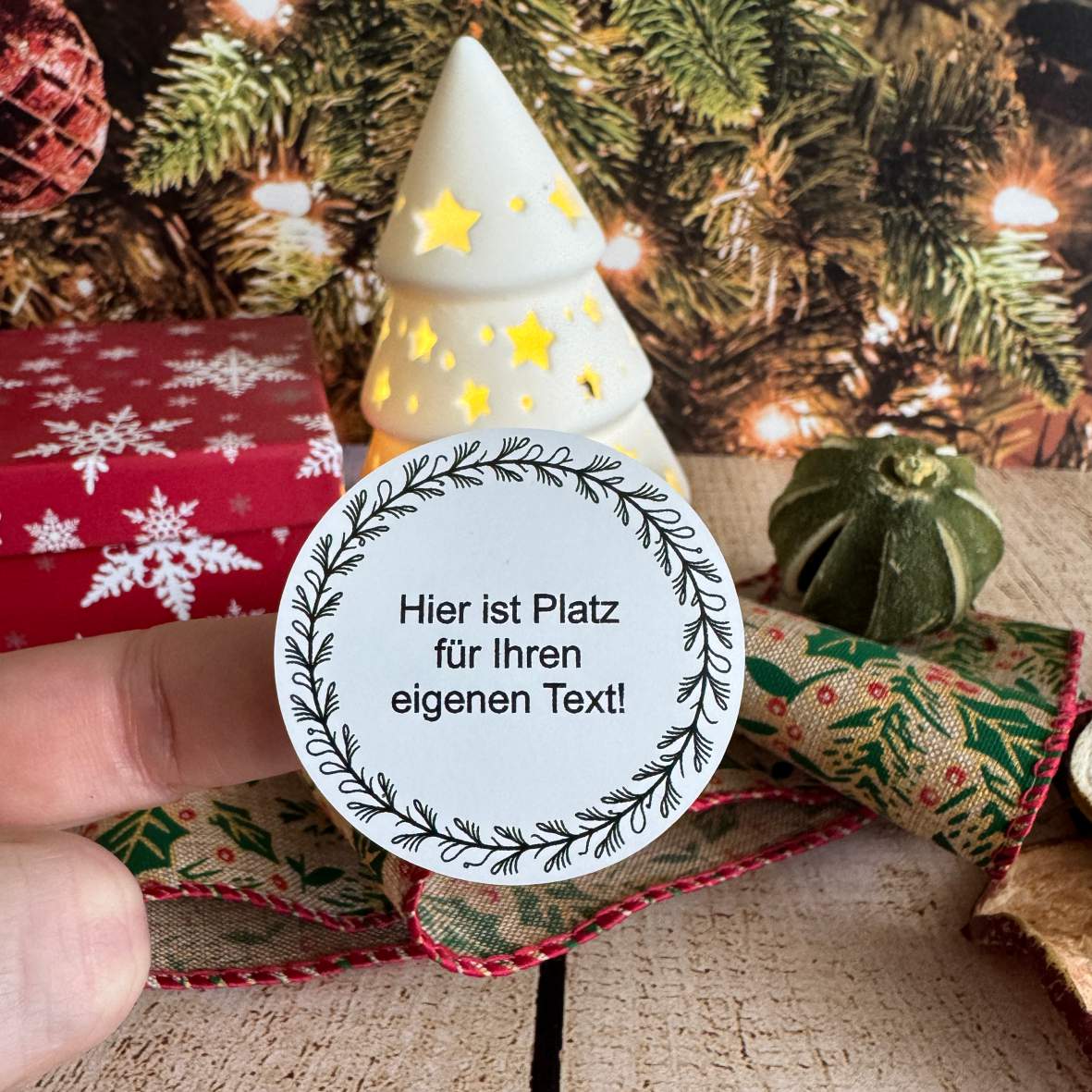 FOTOFOL - Personalisierte Aufkleber „Kranz Frohes Fest” – 24 Stück – Runde Papieraufkleber (4,5 cm) für Weihnachten