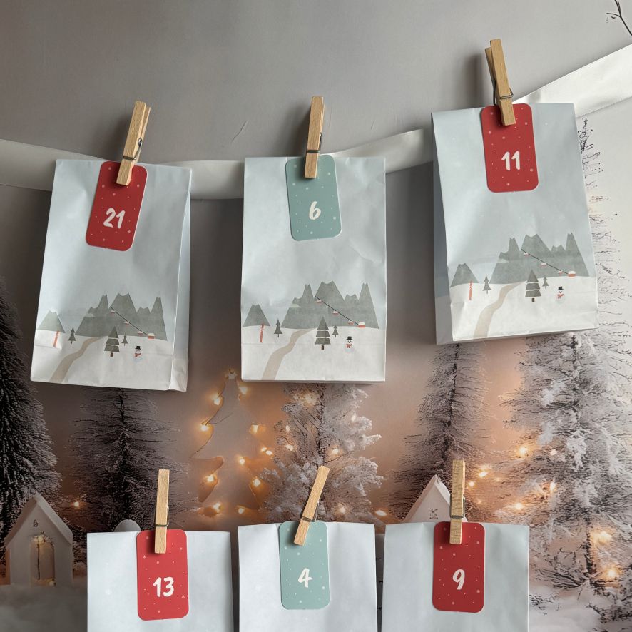 Adventskalender Set S – 24 Geschenktüten 12 x 22 x 6 cm mit Zahlen & Klammern - FOTOFOL