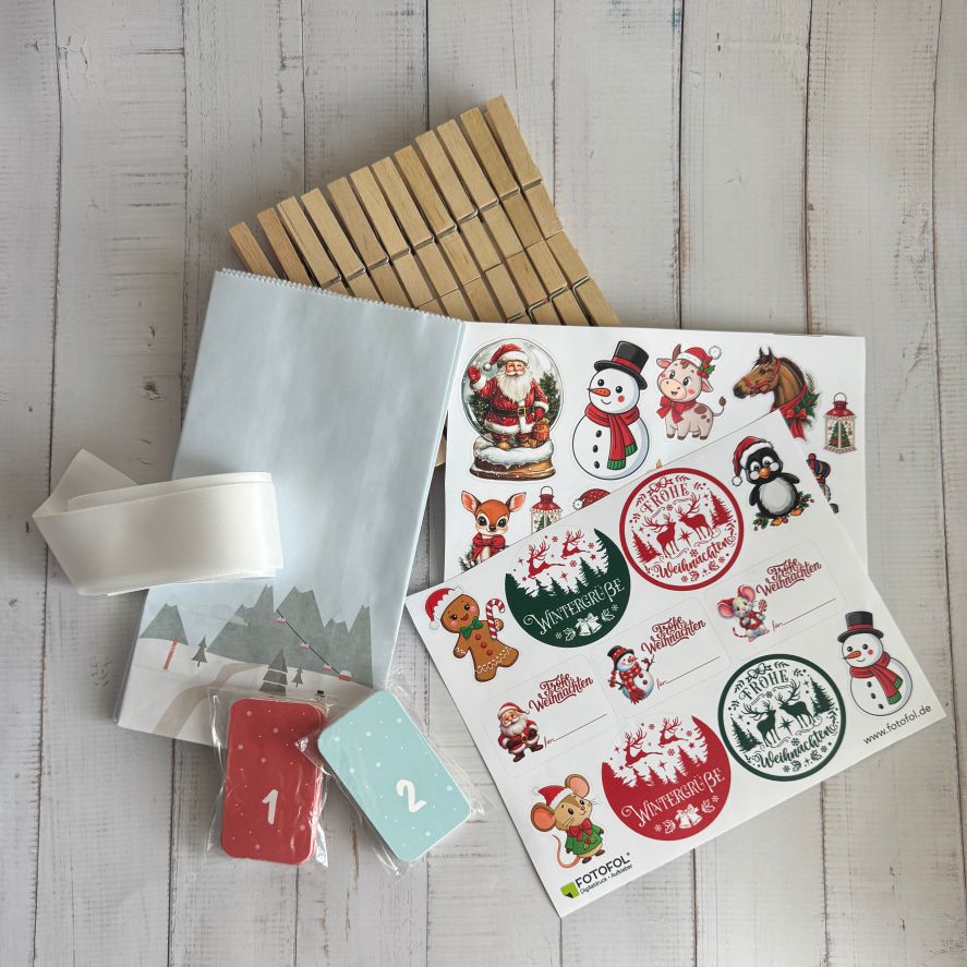 Adventskalender Set S – 24 Geschenktüten 12 x 22 x 6 cm mit Zahlen & Klammern - FOTOFOL