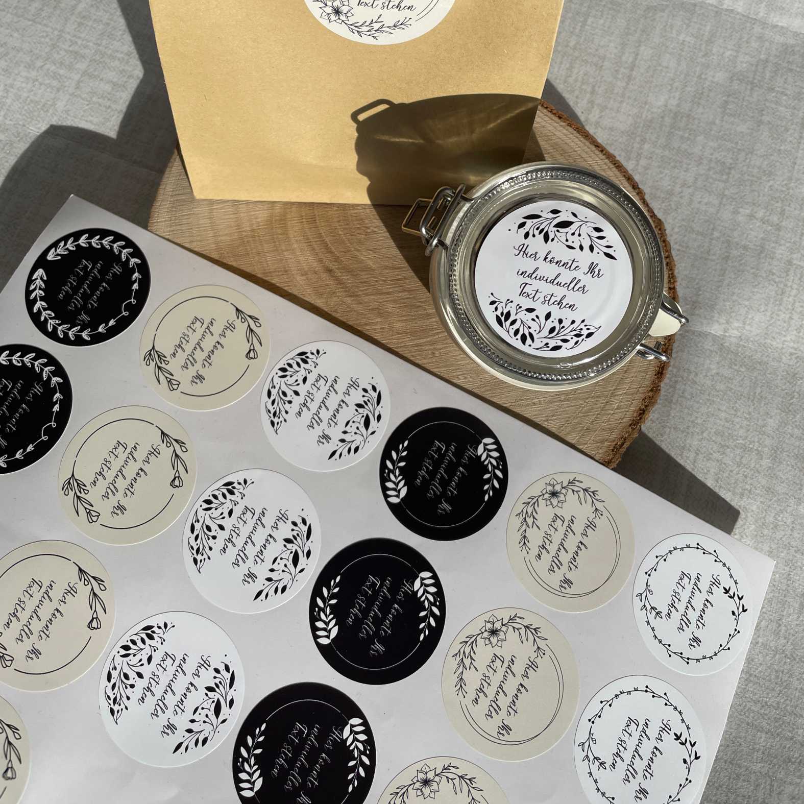 Personalisierte Aufkleber Geburtstag "Schwarze Blätter"- 24 Stück - 4,5cm - FOTOFOL