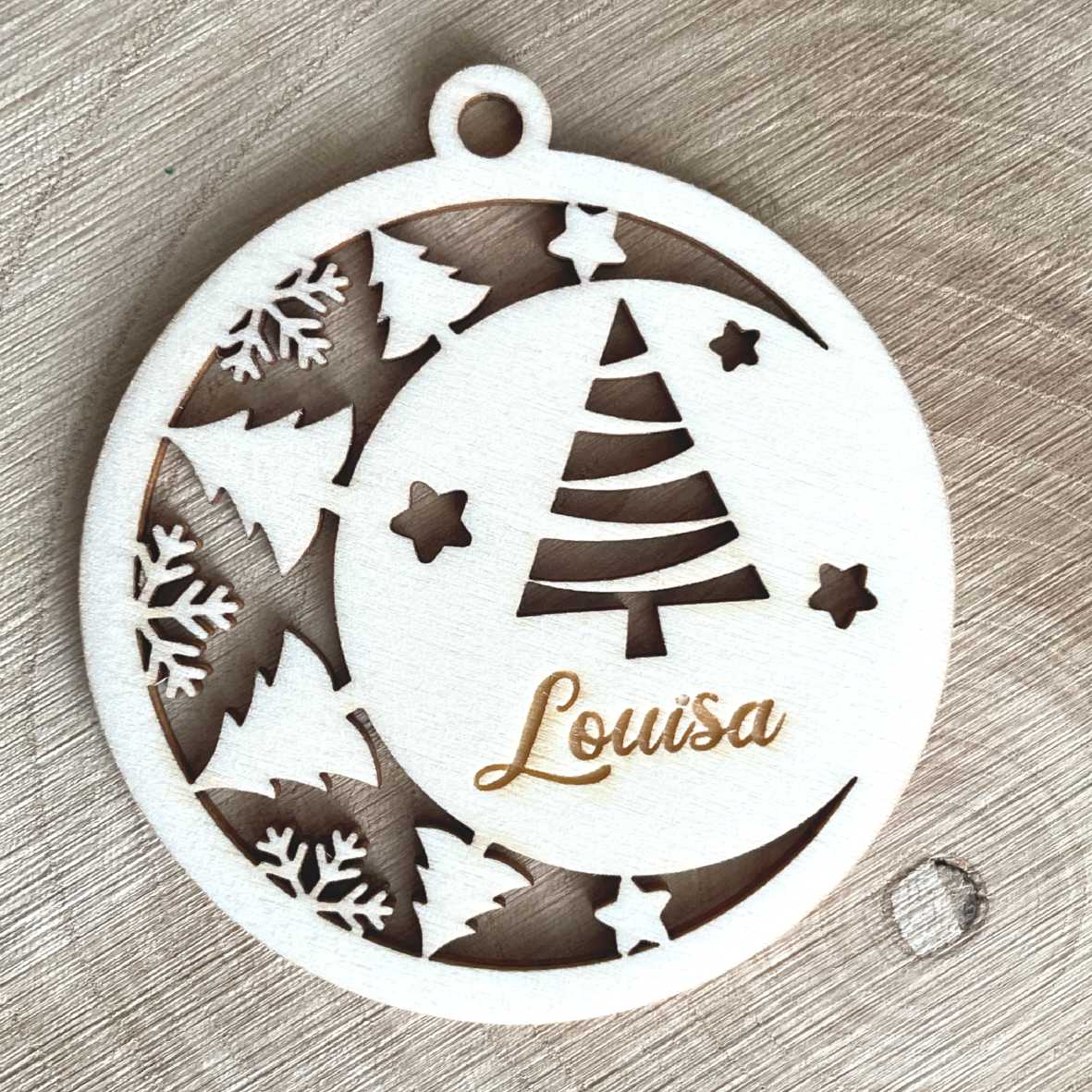 FOTOFOL Personalisierte Weihnachtskugeln aus Holz | Christbaumkugeln mit Namen | Schmücken Sie Ihren Baum oder Tisch mit bezaubernden Weihnachtskugeln aus Holz | Gestalte deine personalisierten Weihnachtskugeln ganz einfach selbst und schaffe so eine bleibende Erinnerung.