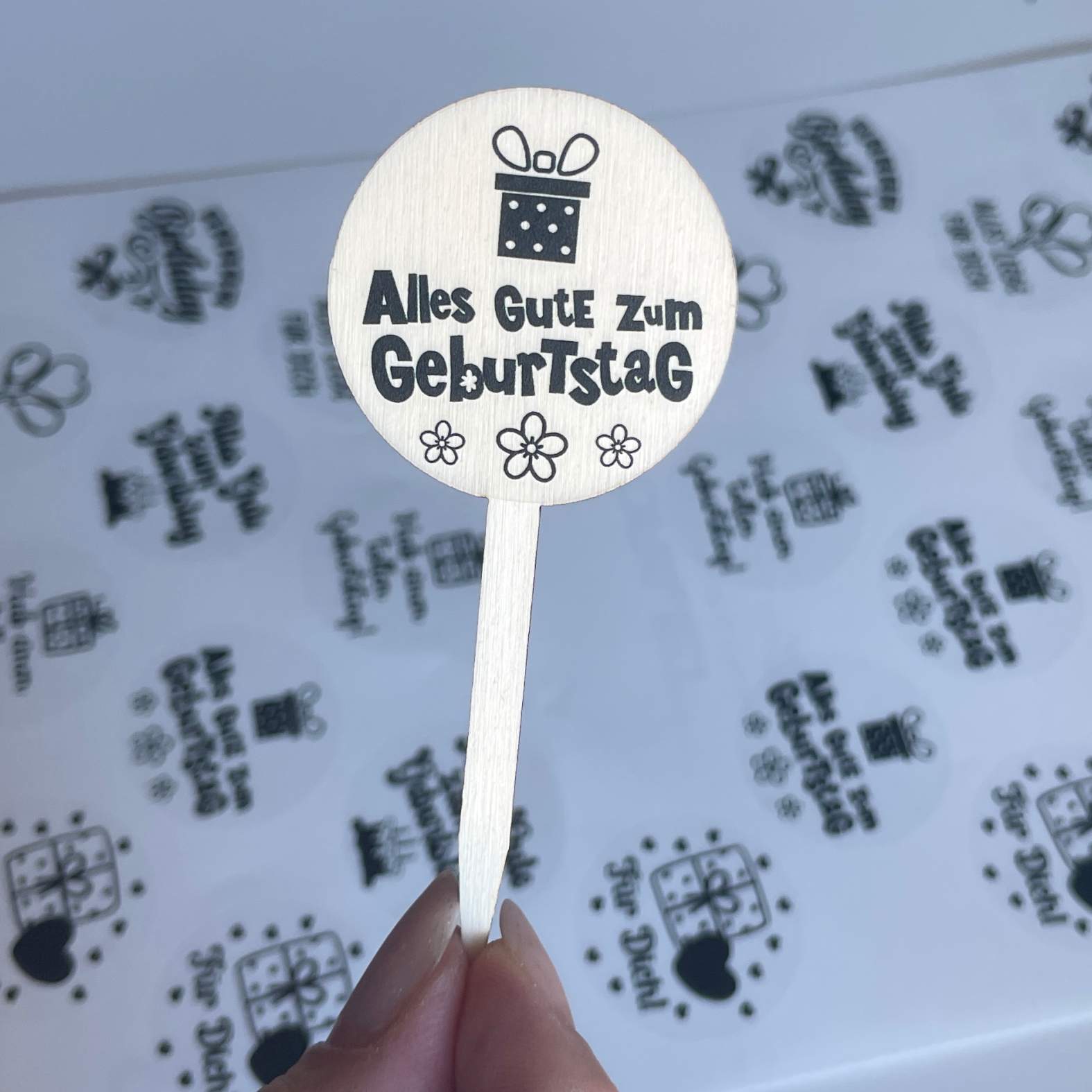 Cupcake Stecker 12er Set aus Holz mit Aufklebern - FOTOFOL