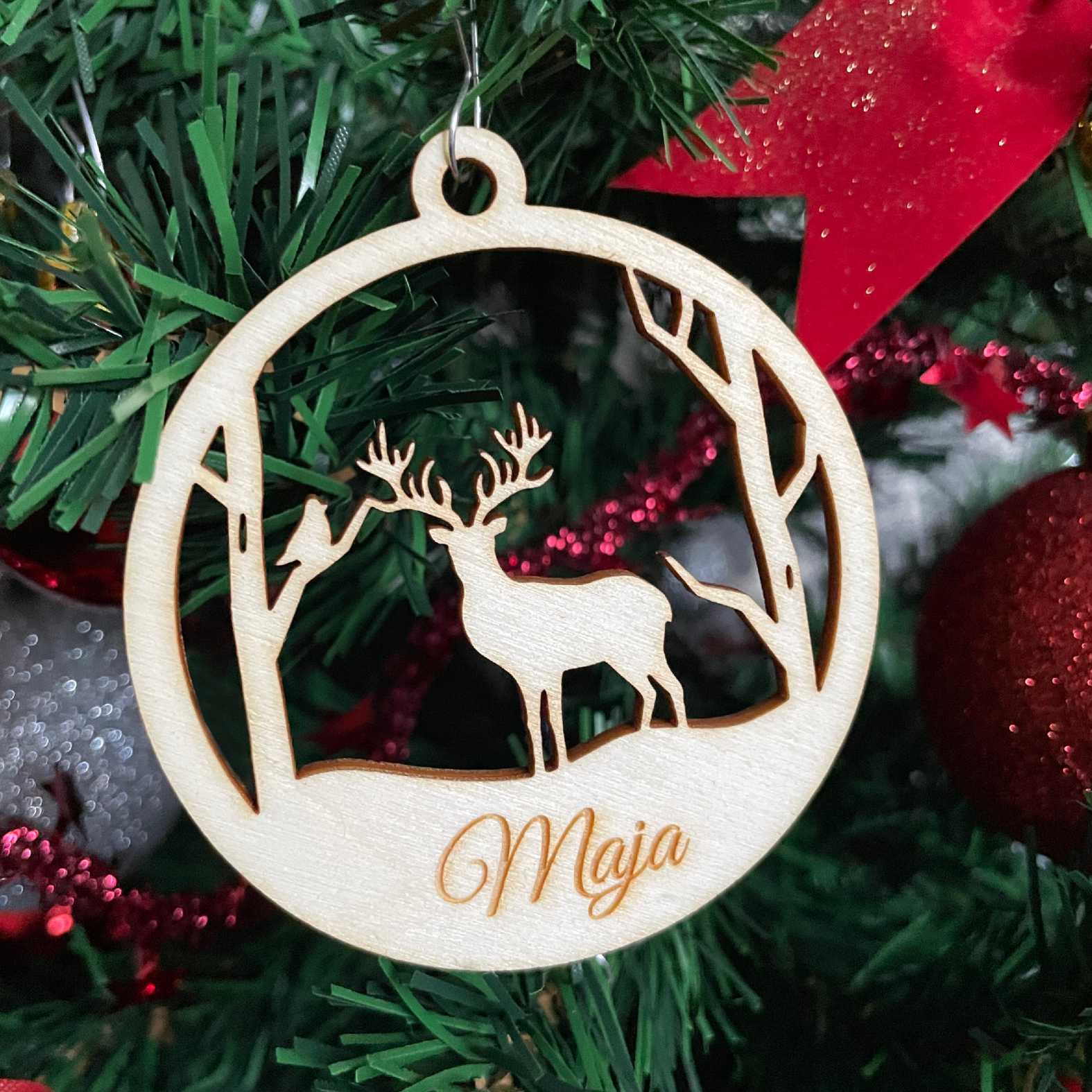 FOTOFOL Personalisierte Weihnachtskugeln aus Holz | Christbaumkugeln mit Namen | Schmücken Sie Ihren Baum oder Tisch mit bezaubernden Weihnachtskugeln aus Holz | Gestalte deine personalisierten Weihnachtskugeln ganz einfach selbst und schaffe so eine bleibende Erinnerung.