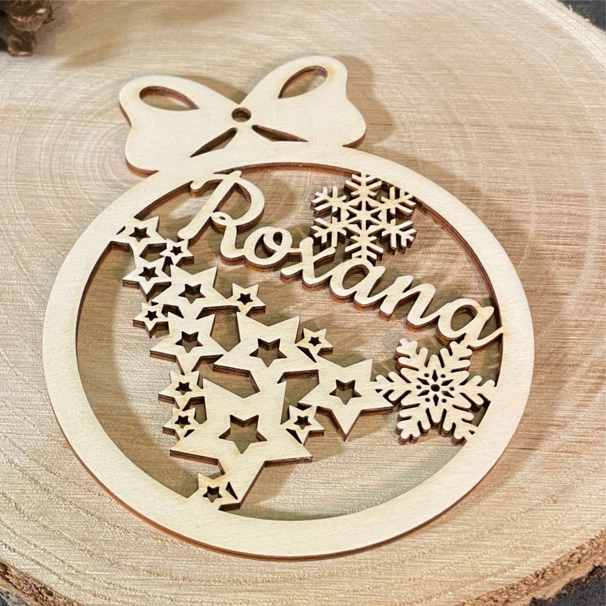 FOTOFOL Personalisierte Weihnachtskugeln aus Holz | Christbaumkugeln mit Namen | Schmücken Sie Ihren Baum mit bezaubernden Weihnachtskugeln aus Holz | Gestalte deine personalisierten Weihnachtskugeln ganz einfach selbst und schaffe so eine bleibende Erinnerung