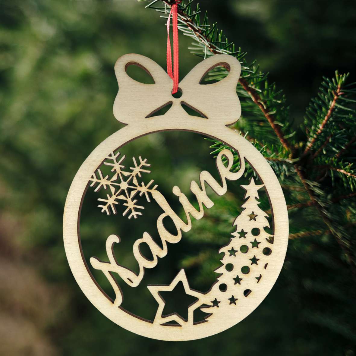 FOTOFOL Personalisierte Weihnachtskugeln aus Holz | Christbaumkugeln mit Namen | Schmücken Sie Ihren Baum mit bezaubernden Weihnachtskugeln aus Holz | Gestalte deine personalisierten Weihnachtskugeln ganz einfach selbst und schaffe so eine bleibende Erinnerung