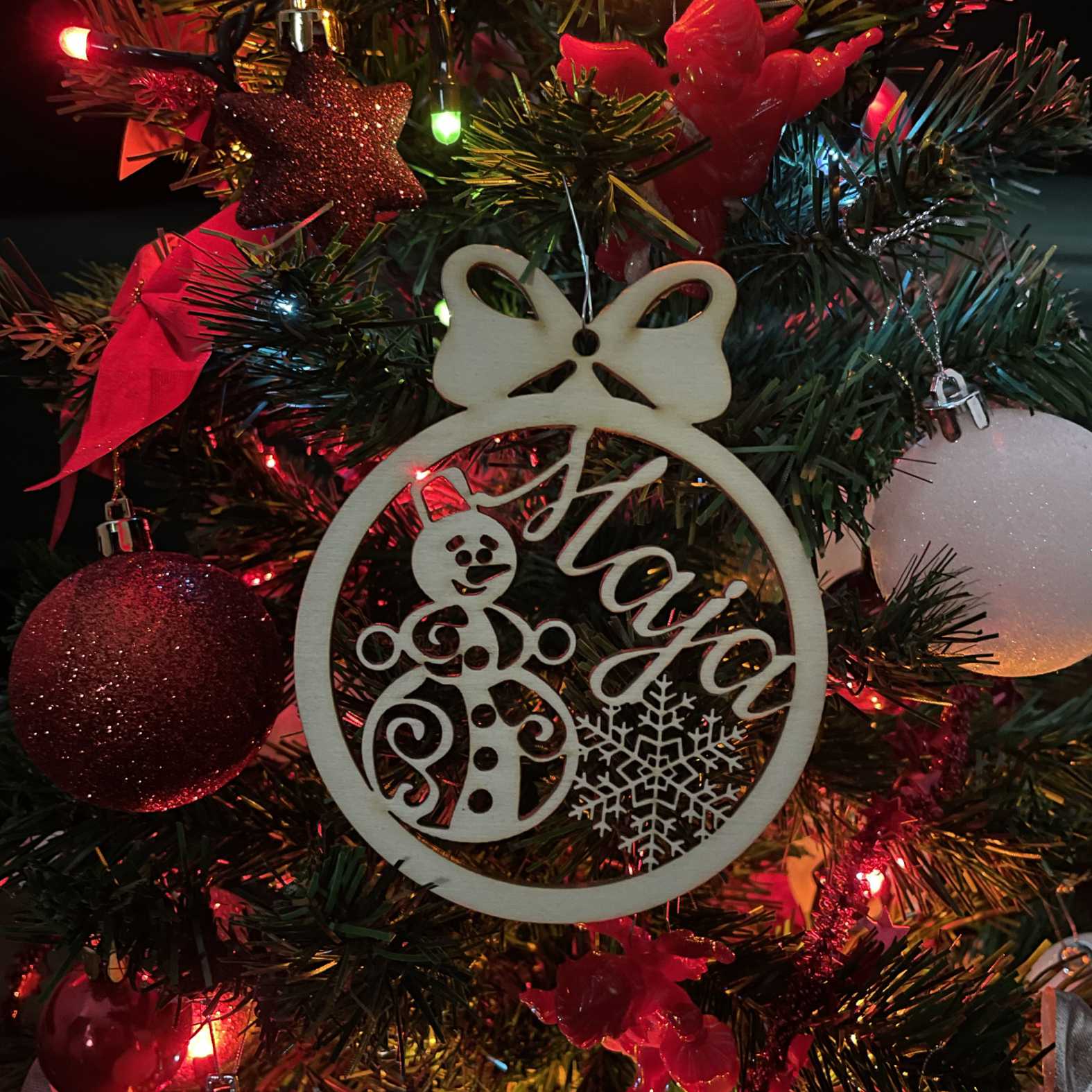 FOTOFOL Personalisierte Weihnachtskugeln aus Holz | Christbaumkugeln mit Namen | Schmücken Sie Ihren Baum mit bezaubernden Weihnachtskugeln aus Holz | Gestalte deine personalisierten Weihnachtskugeln ganz einfach selbst und schaffe so eine bleibende Erinnerung