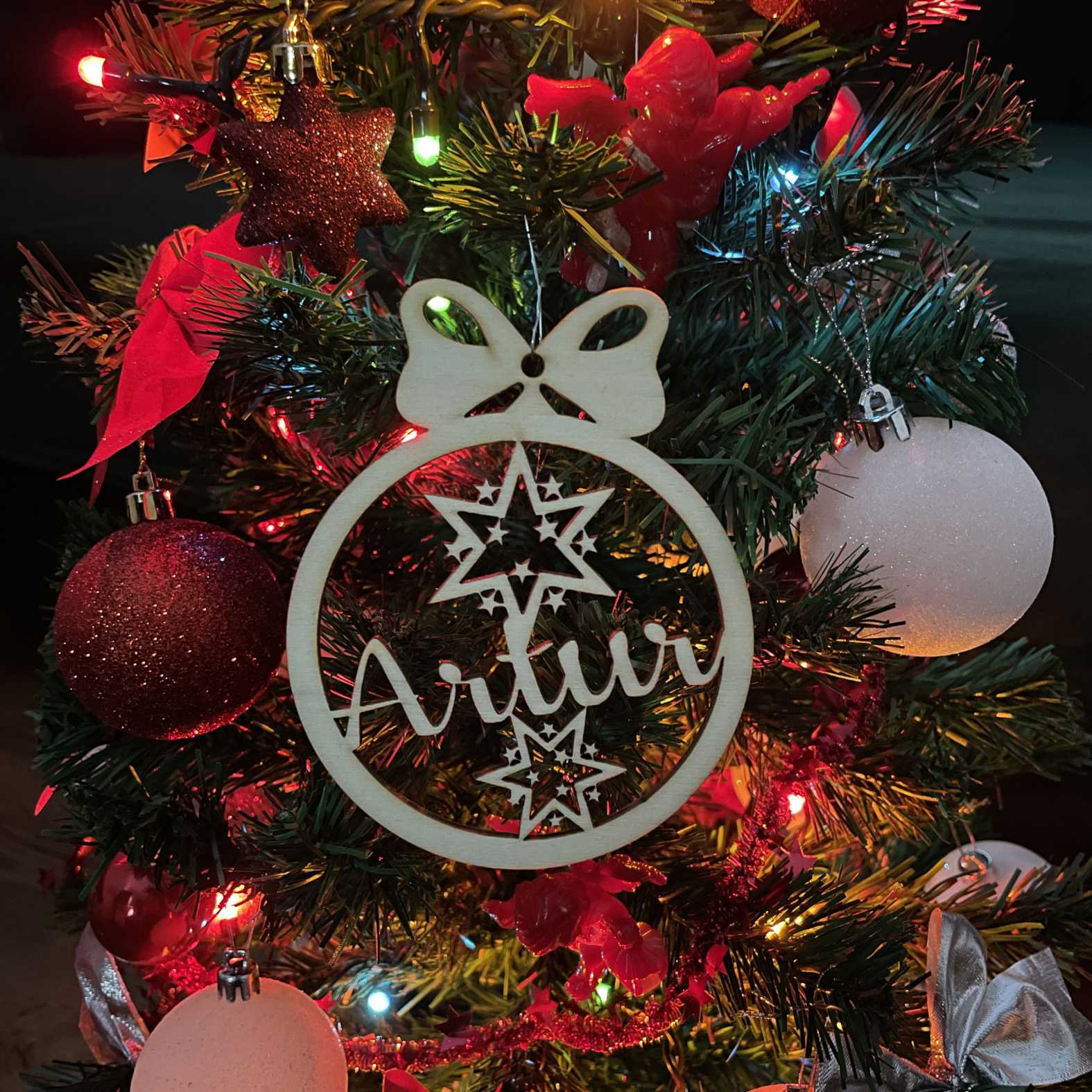 FOTOFOL Personalisierte Weihnachtskugeln aus Holz | Christbaumkugeln mit Namen | Schmücken Sie Ihren Baum mit bezaubernden Weihnachtskugeln aus Holz | Gestalte deine personalisierten Weihnachtskugeln ganz einfach selbst und schaffe so eine bleibende Erinnerung
