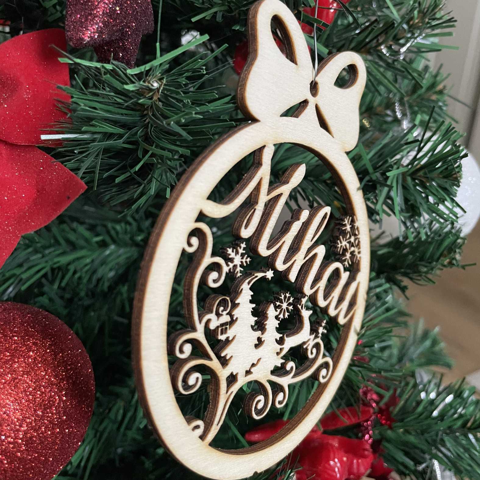 FOTOFOL Personalisierte Weihnachtskugeln aus Holz | Christbaumkugeln mit Namen | Schmücken Sie Ihren Baum mit bezaubernden Weihnachtskugeln aus Holz | Gestalte deine personalisierten Weihnachtskugeln ganz einfach selbst und schaffe so eine bleibende Erinnerung