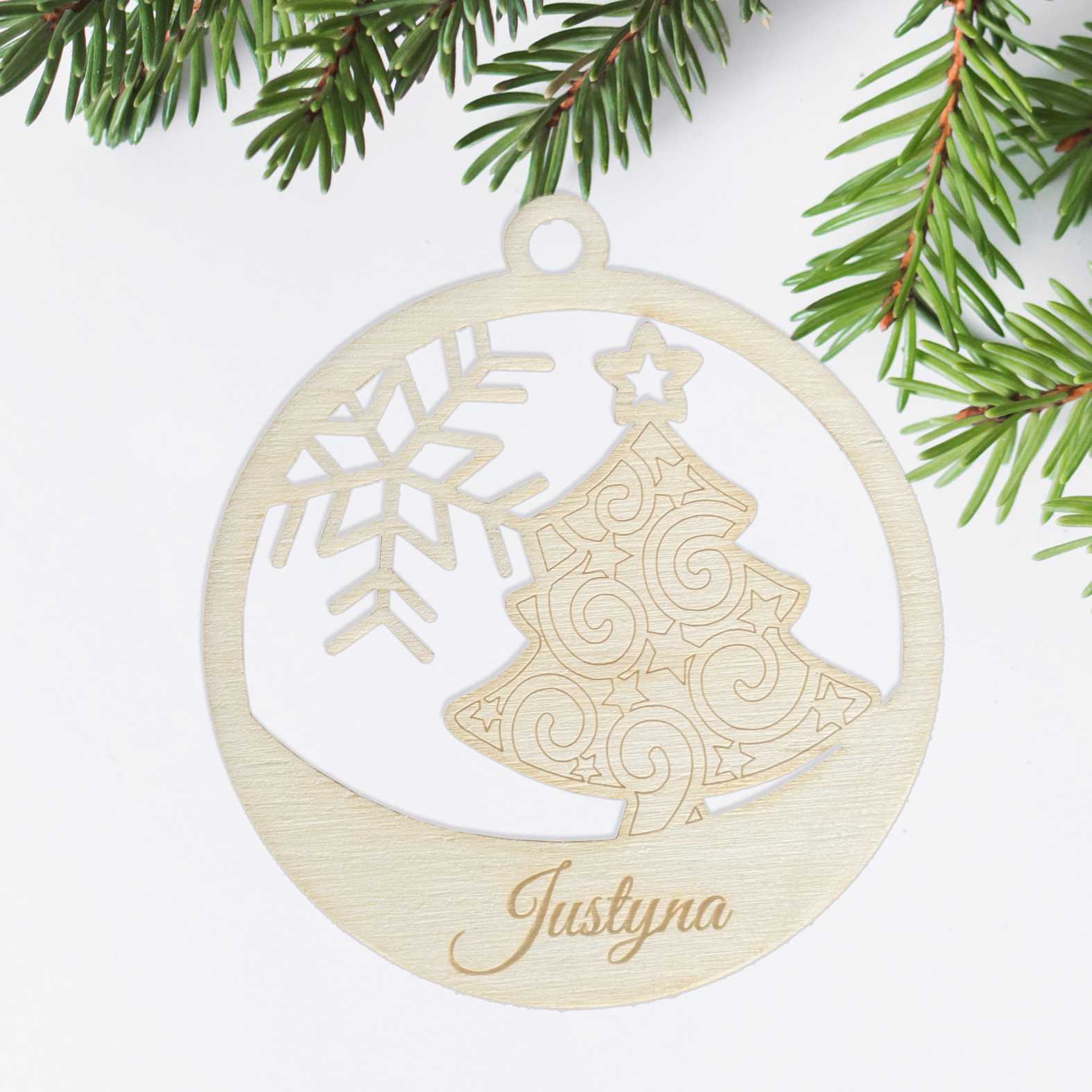 FOTOFOL Personalisierte Weihnachtskugeln aus Holz | Christbaumkugeln mit Namen | Schmücken Sie Ihren Baum oder Tisch mit bezaubernden Weihnachtskugeln aus Holz
Gestalte deine personalisierten Weihnachtskugeln ganz einfach selbst und schaffe so eine bleibende Erinnerung.