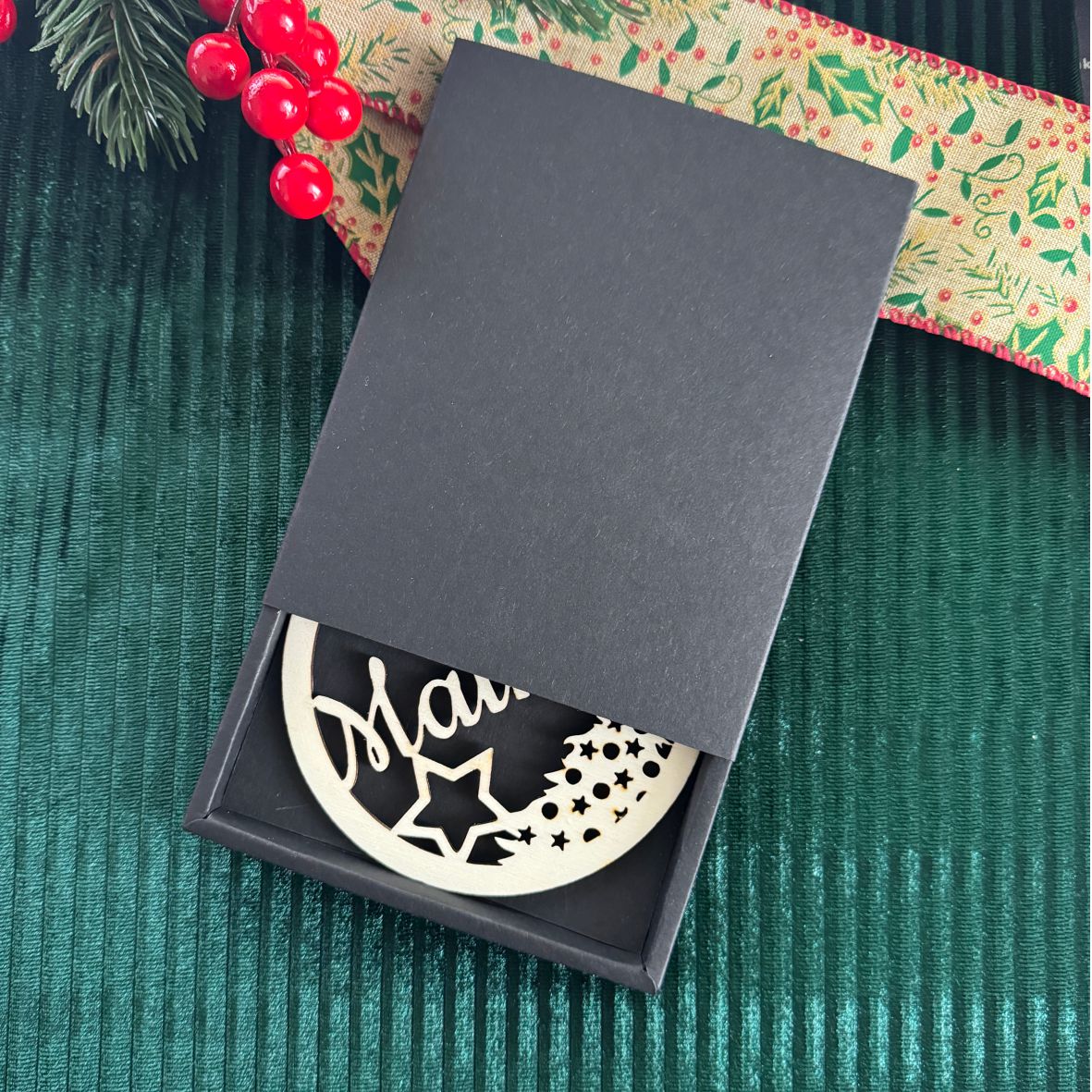 FOTOFOL Personalisierte Weihnachtskugeln aus Holz | Christbaumkugeln mit Namen | Schmücken Sie Ihren Baum mit bezaubernden Weihnachtskugeln aus Holz | Gestalte deine personalisierten Weihnachtskugeln ganz einfach selbst und schaffe so eine bleibende Erinnerung