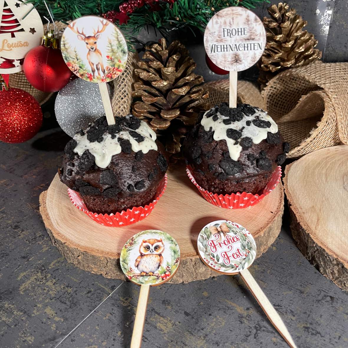 FOTOFOL - 12er Set Holz-Cupcake-Stecker mit 28 Aufklebern für festliche Muffins und Donuts.
