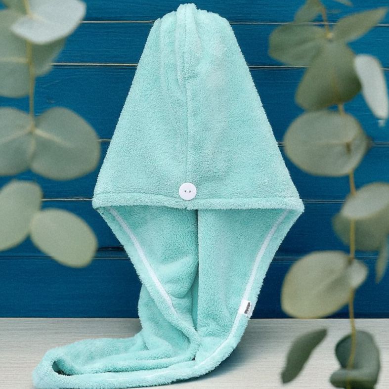 FOTOFOL - Personalisiertes Mikrofaser-Haarhandtuch mit Namen. Trocknet sanft & schnell, reduziert Frizz. Sicherer Halt dank Knopf & Schlaufe. Für alle Haartypen geeignet.