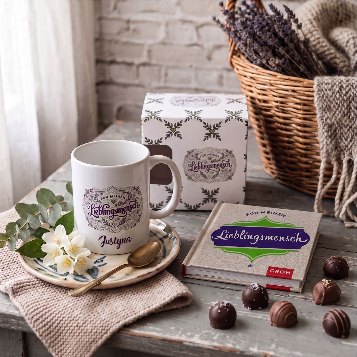 FOTOFOL - Personalisierte Tasse "Für meinen Lieblingsmensch" mit Name – Geschenkset inkl. Sprüche-Büchlein, 330 ml Keramiktasse mit Namen bedruckt, Geschenk für beste Freundin, Mama, Partner, Schwester