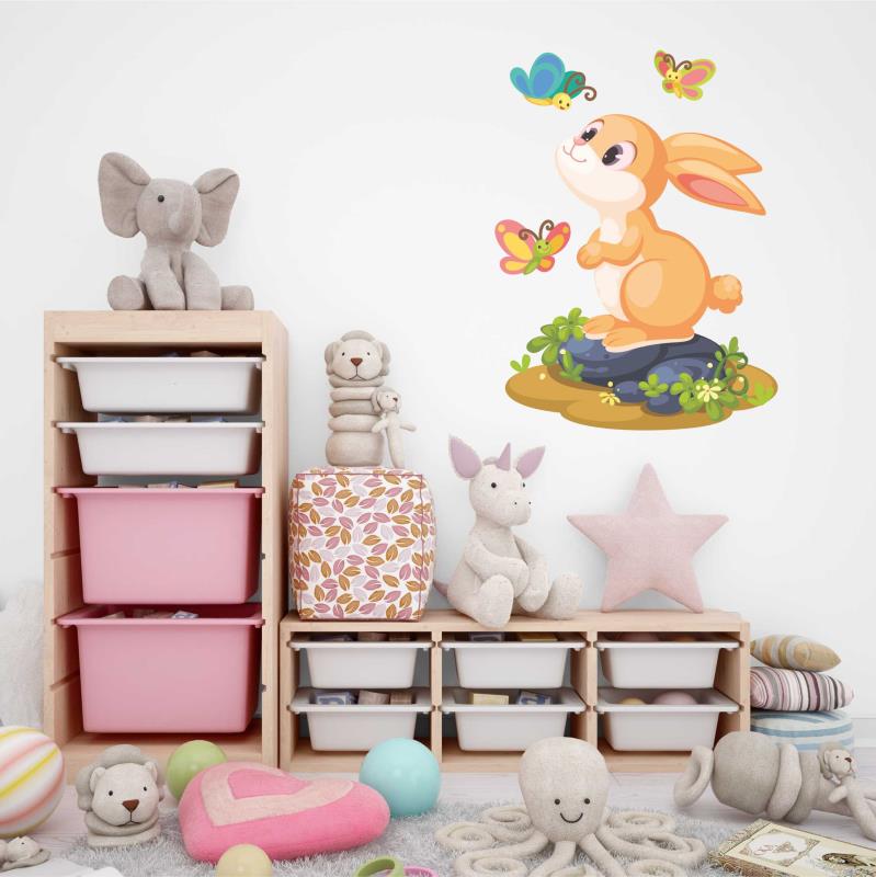 Wandtattoo Kinderzimmer Nettes Kaninchen mit Schmetterlingen spielen - FOTOFOL
