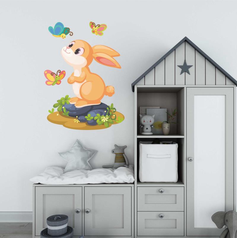 Wandtattoo Kinderzimmer Nettes Kaninchen mit Schmetterlingen spielen - FOTOFOL