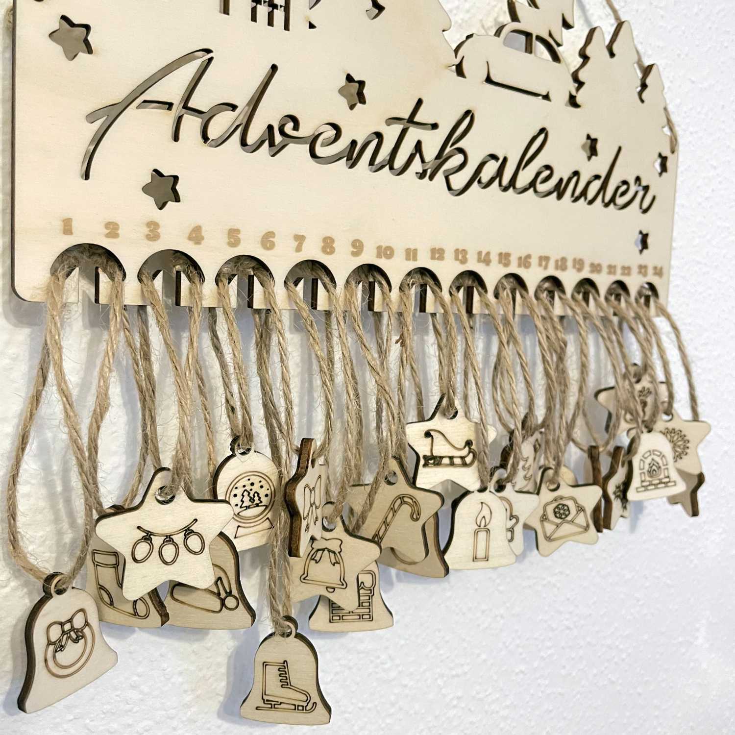 Adventskalender aus Birkensperrholz mit Symbole statt Ziffern - selbst basteln - FOTOFOL