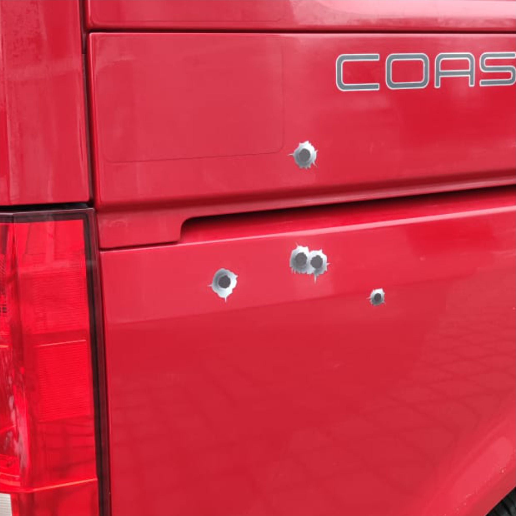 Einschusslöcher Aufkleber Set in 3D Optik - Sticker Bullet-Holes - für Auto, Roller, Moped, Motorrad-Helm, Fahrrad, Laptop - FOTOFOL