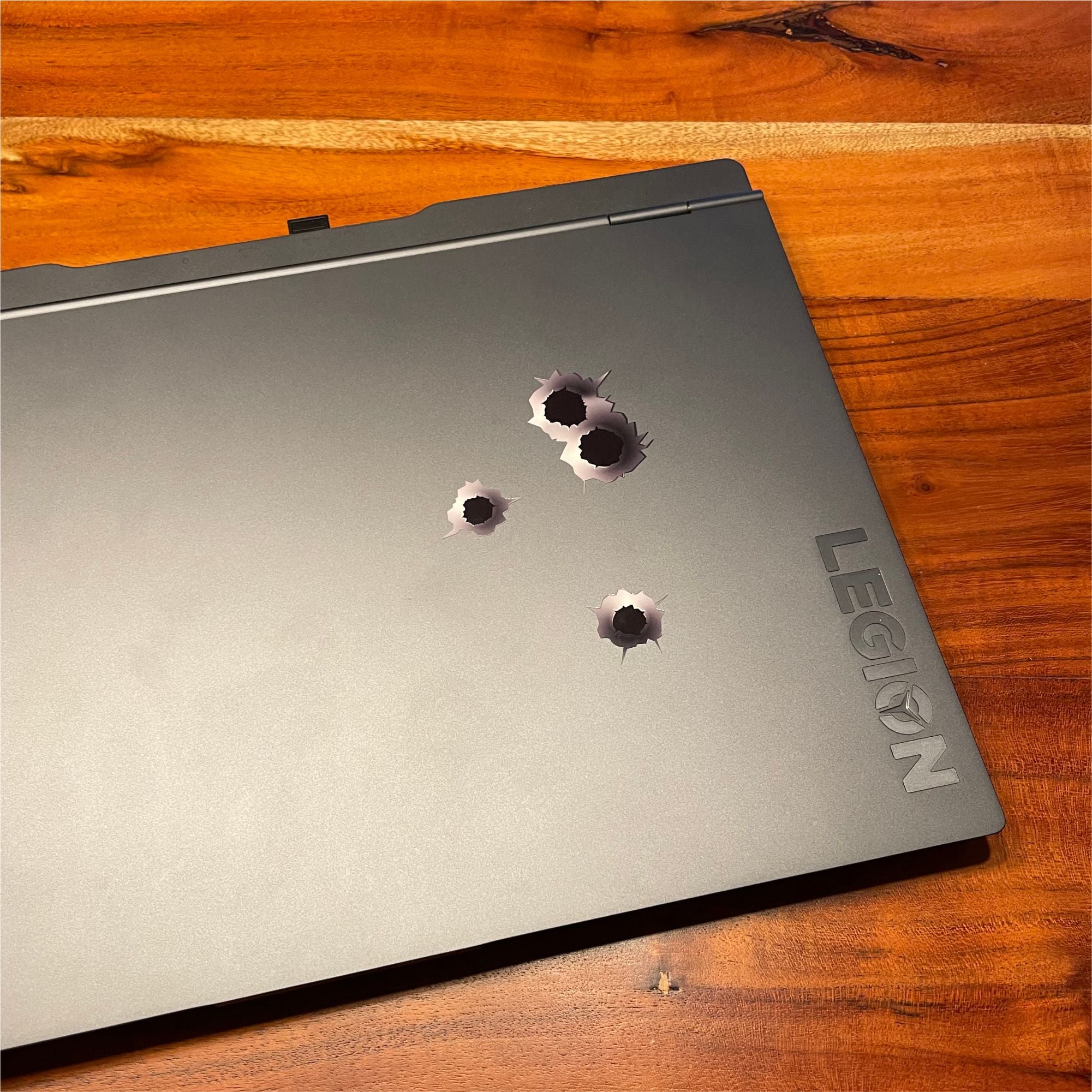 Einschusslöcher Aufkleber Set in 3D Optik - Sticker Bullet-Holes - für Auto, Roller, Moped, Motorrad-Helm, Fahrrad, Laptop - FOTOFOL