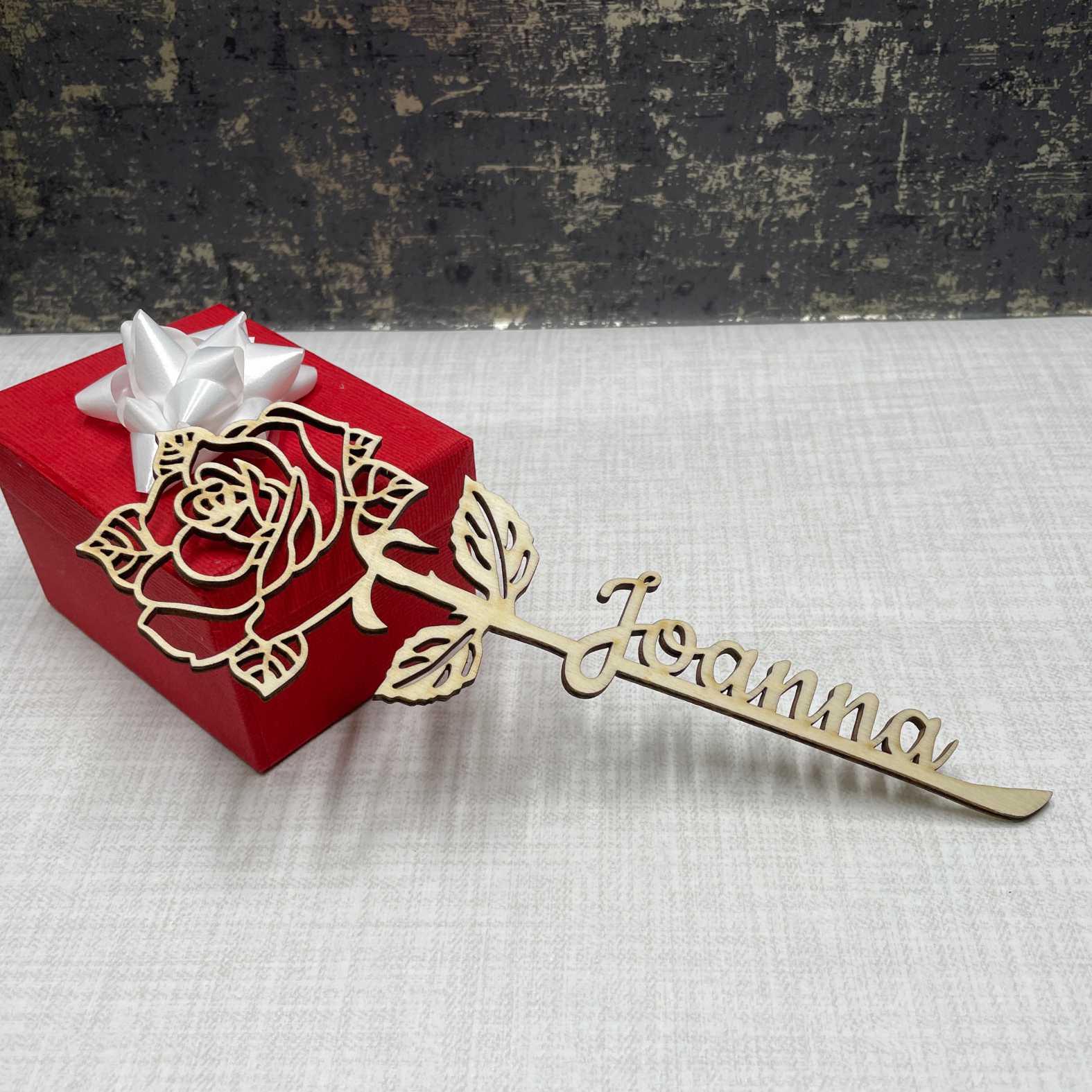 Personalisierte Rose aus Holz mit Wunschname - FOTOFOL