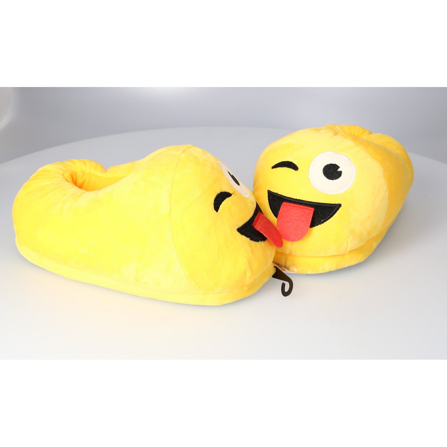 Lustige Emoji Hausschuhe - ausgestreckte Zunge – Bequem, Warm & Stylisch - FOTOFOL