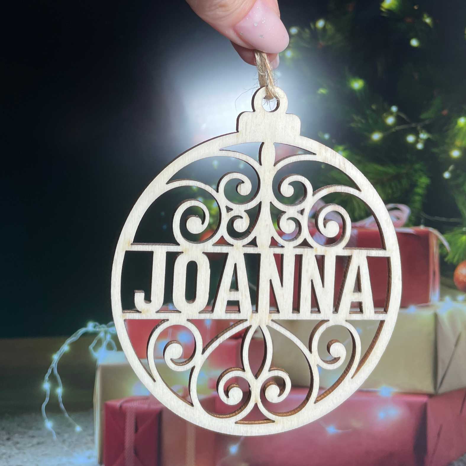 Weihnachtsbaumkugel aus natürlichem Birkensperrholz mit Namen - Ornament - FOTOFOL