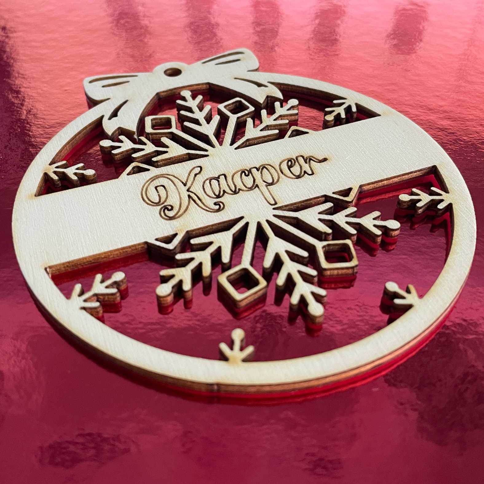 FOTOFOL Personalisierte Weihnachtskugeln aus Holz | Christbaumkugeln mit Namen | Schmücken Sie Ihren Baum mit bezaubernden Weihnachtskugeln aus Holz | Gestalte deine personalisierten Weihnachtskugeln ganz einfach selbst und schaffe so eine bleibende Erinnerung