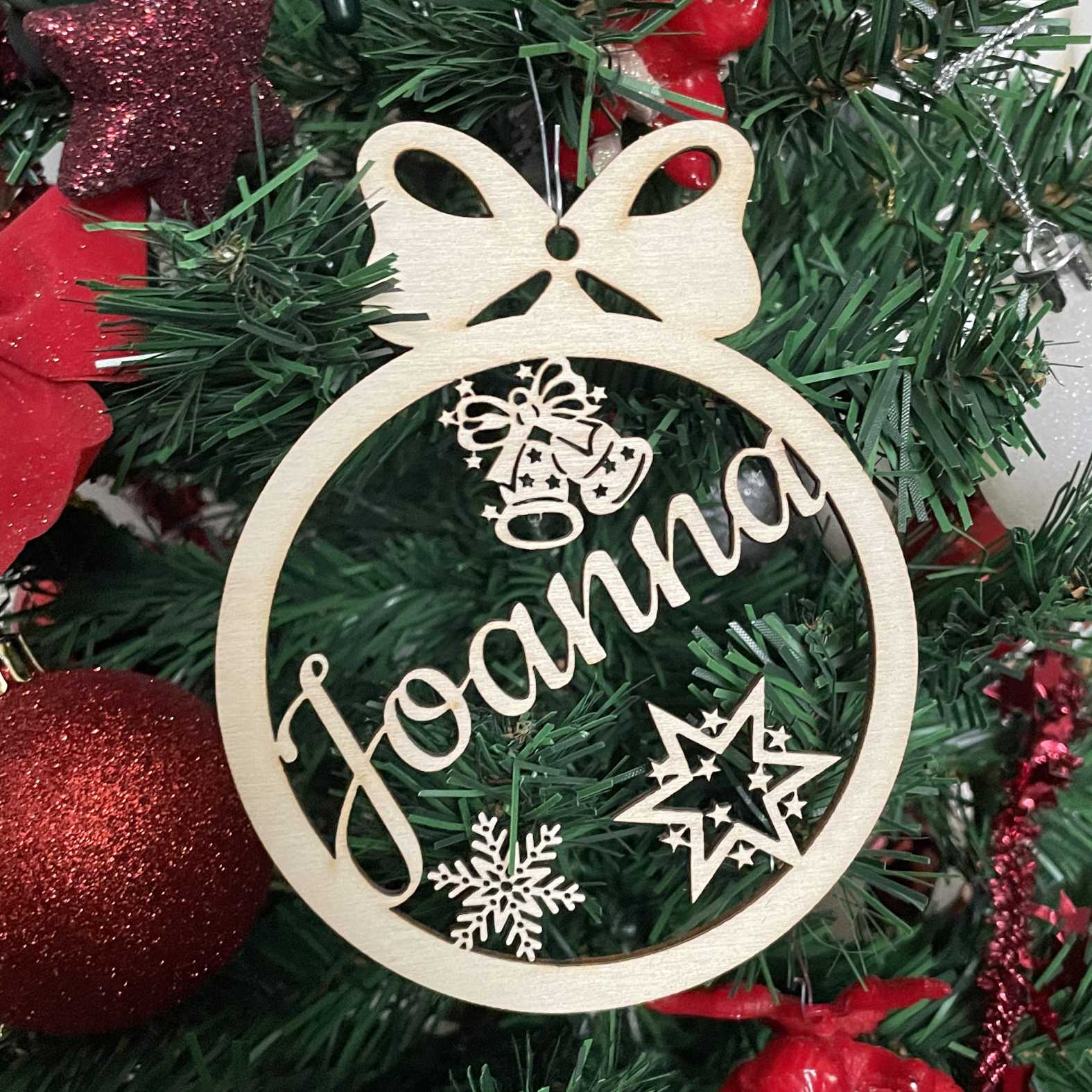 FOTOFOL Personalisierte Weihnachtskugeln aus Holz | Christbaumkugeln mit Namen | Schmücken Sie Ihren Baum mit bezaubernden Weihnachtskugeln aus Holz | Gestalte deine personalisierten Weihnachtskugeln ganz einfach selbst und schaffe so eine bleibende Erinnerung