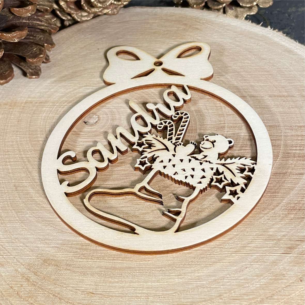 FOTOFOL Personalisierte Weihnachtskugeln aus Holz | Christbaumkugeln mit Namen | Schmücken Sie Ihren Baum mit bezaubernden Weihnachtskugeln aus Holz | Gestalte deine personalisierten Weihnachtskugeln ganz einfach selbst und schaffe so eine bleibende Erinnerung