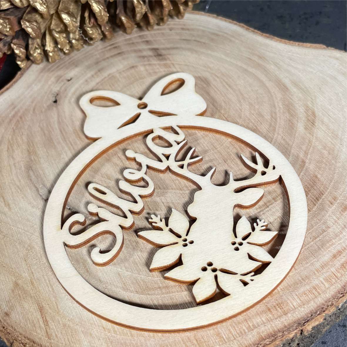 FOTOFOL Personalisierte Weihnachtskugeln aus Holz | Christbaumkugeln mit Namen | Schmücken Sie Ihren Baum mit bezaubernden Weihnachtskugeln aus Holz | Gestalte deine personalisierten Weihnachtskugeln ganz einfach selbst und schaffe so eine bleibende Erinnerung