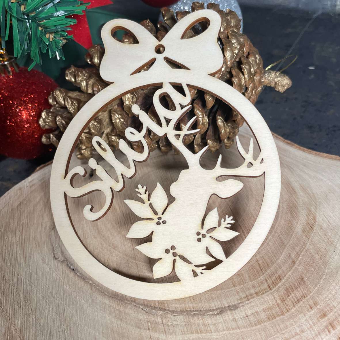 FOTOFOL Personalisierte Weihnachtskugeln aus Holz | Christbaumkugeln mit Namen | Schmücken Sie Ihren Baum mit bezaubernden Weihnachtskugeln aus Holz | Gestalte deine personalisierten Weihnachtskugeln ganz einfach selbst und schaffe so eine bleibende Erinnerung