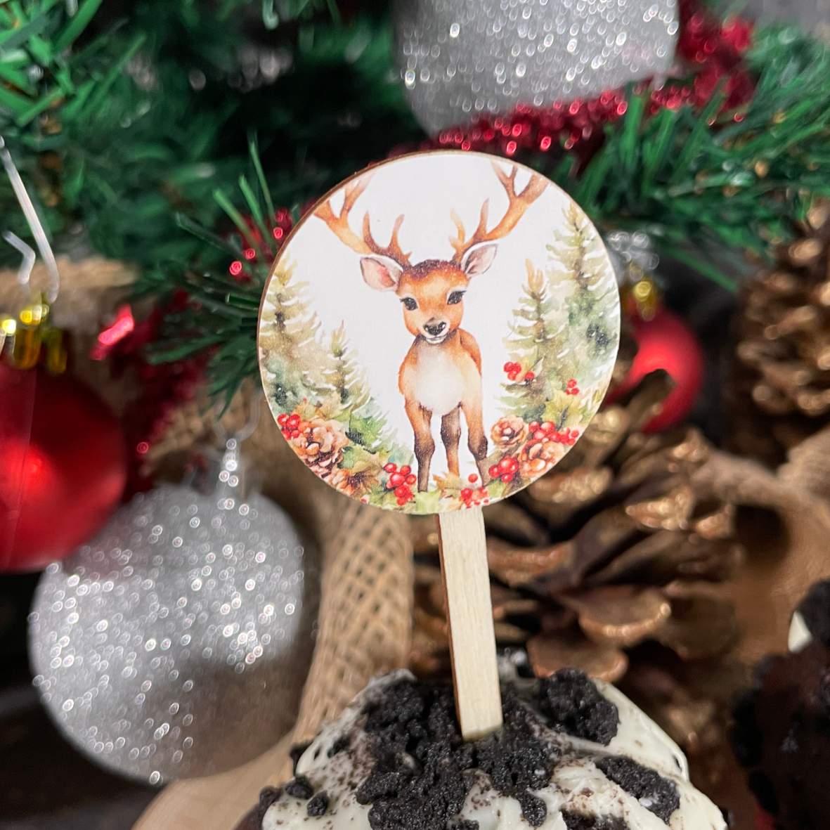 FOTOFOL - 12er Set Holz-Cupcake-Stecker mit 28 Aufklebern für festliche Muffins und Donuts.