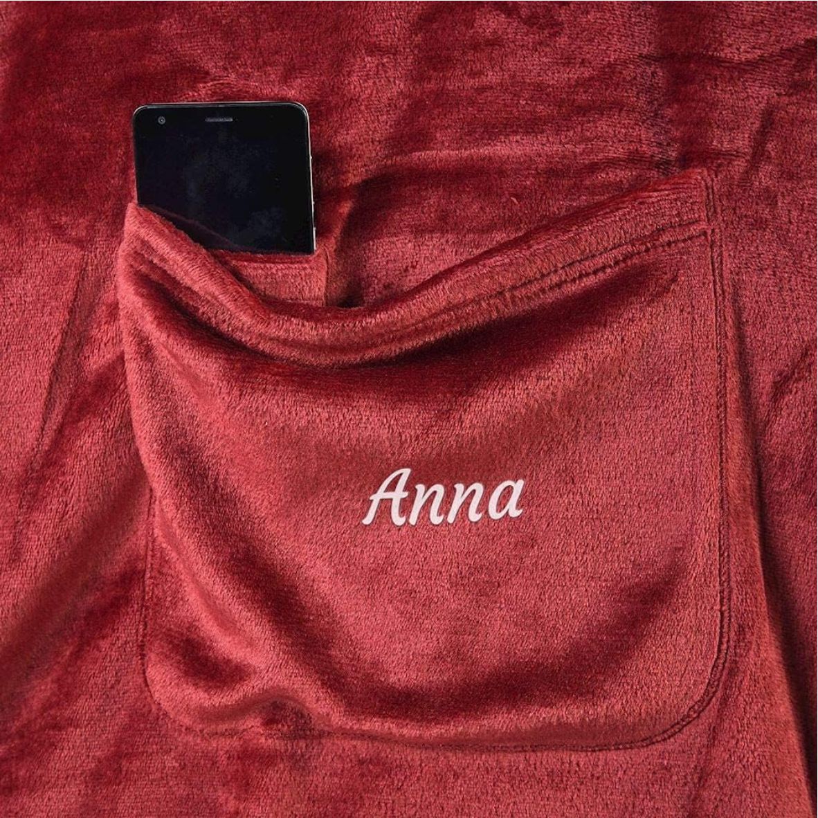 FOTOFOL-Das perfekte Weihnachtsgeschenk für Frauen - Kuscheldecke mit Ärmeln personalisieren. Mit Namen bestickt