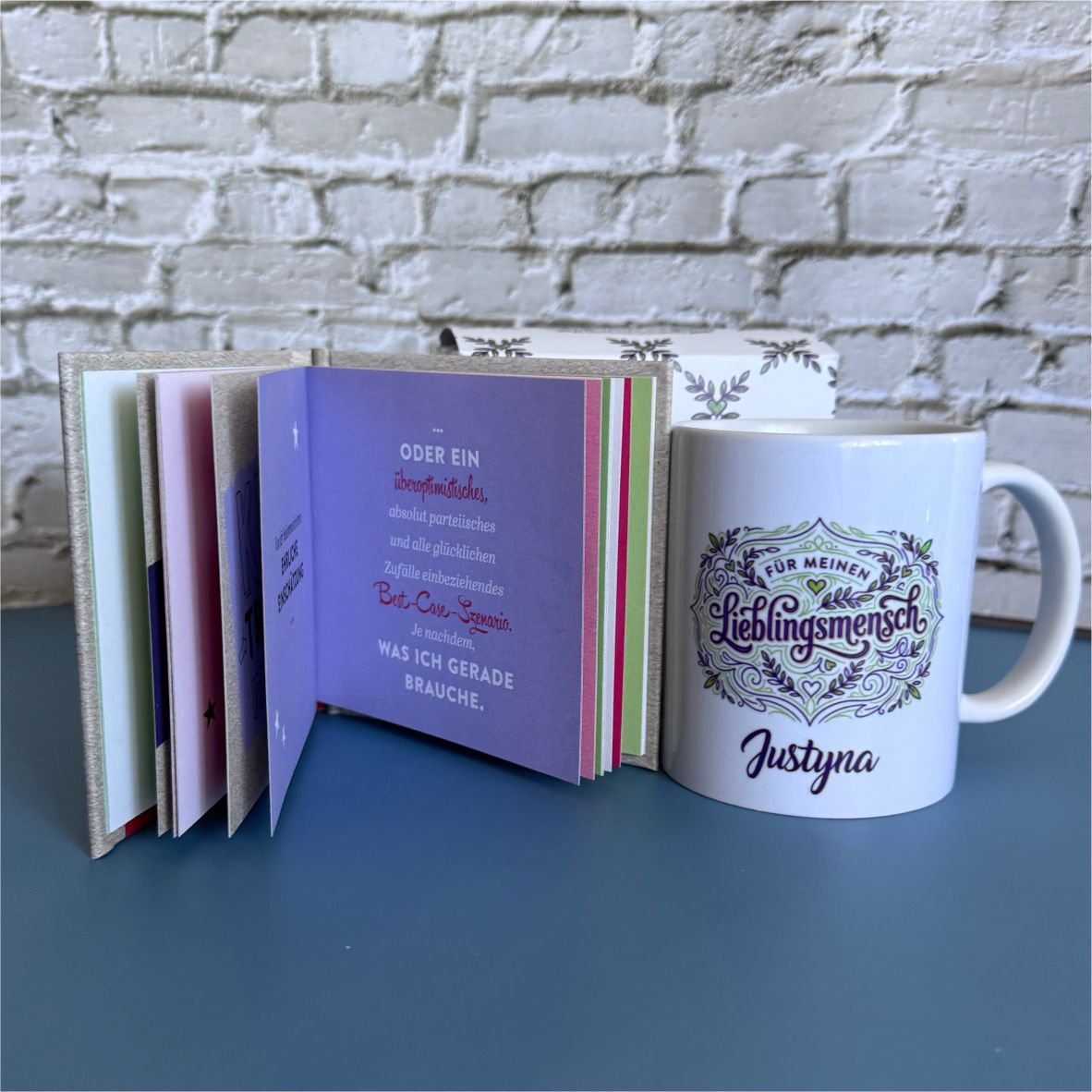 FOTOFOL - Personalisierte Tasse "Für meinen Lieblingsmensch" mit Name – Geschenkset inkl. Sprüche-Büchlein, 330 ml Keramiktasse mit Namen bedruckt, Geschenk für beste Freundin, Mama, Partner, Schwester