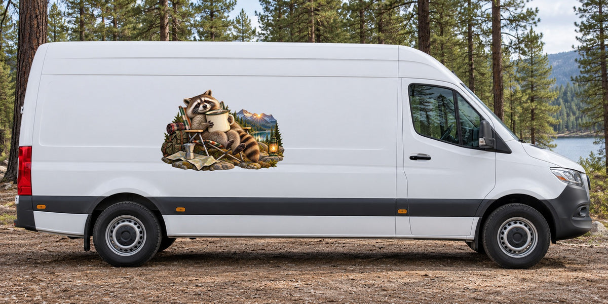 Waschbär mit Morgenkaffee – Beispiel am Kastenwagen