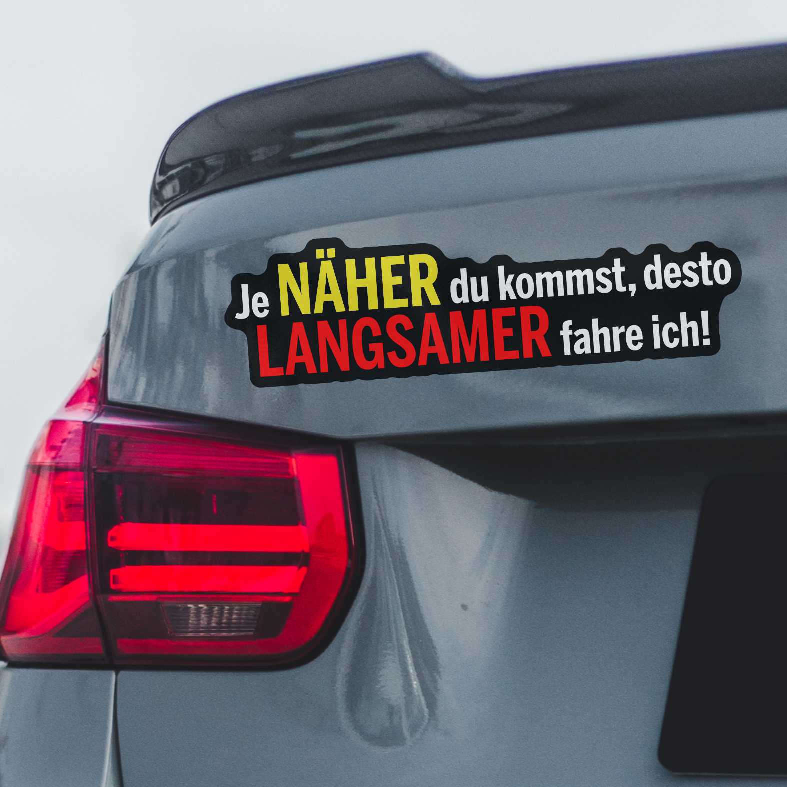 Lustige Aufkleber -  "Je NÄHER du kommst desto LANGSAMER fahre ich!"- Style 3 - FOTOFOL