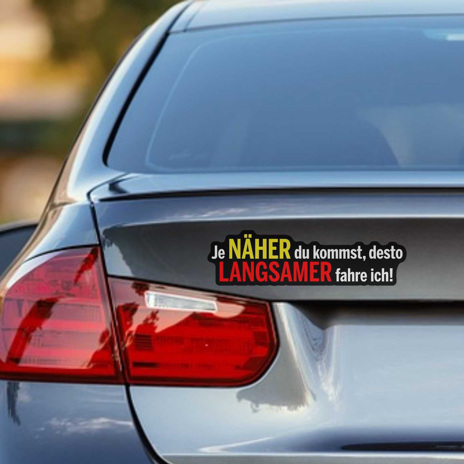 Lustige Aufkleber -  "Je NÄHER du kommst desto LANGSAMER fahre ich!"- Style 3 - FOTOFOL