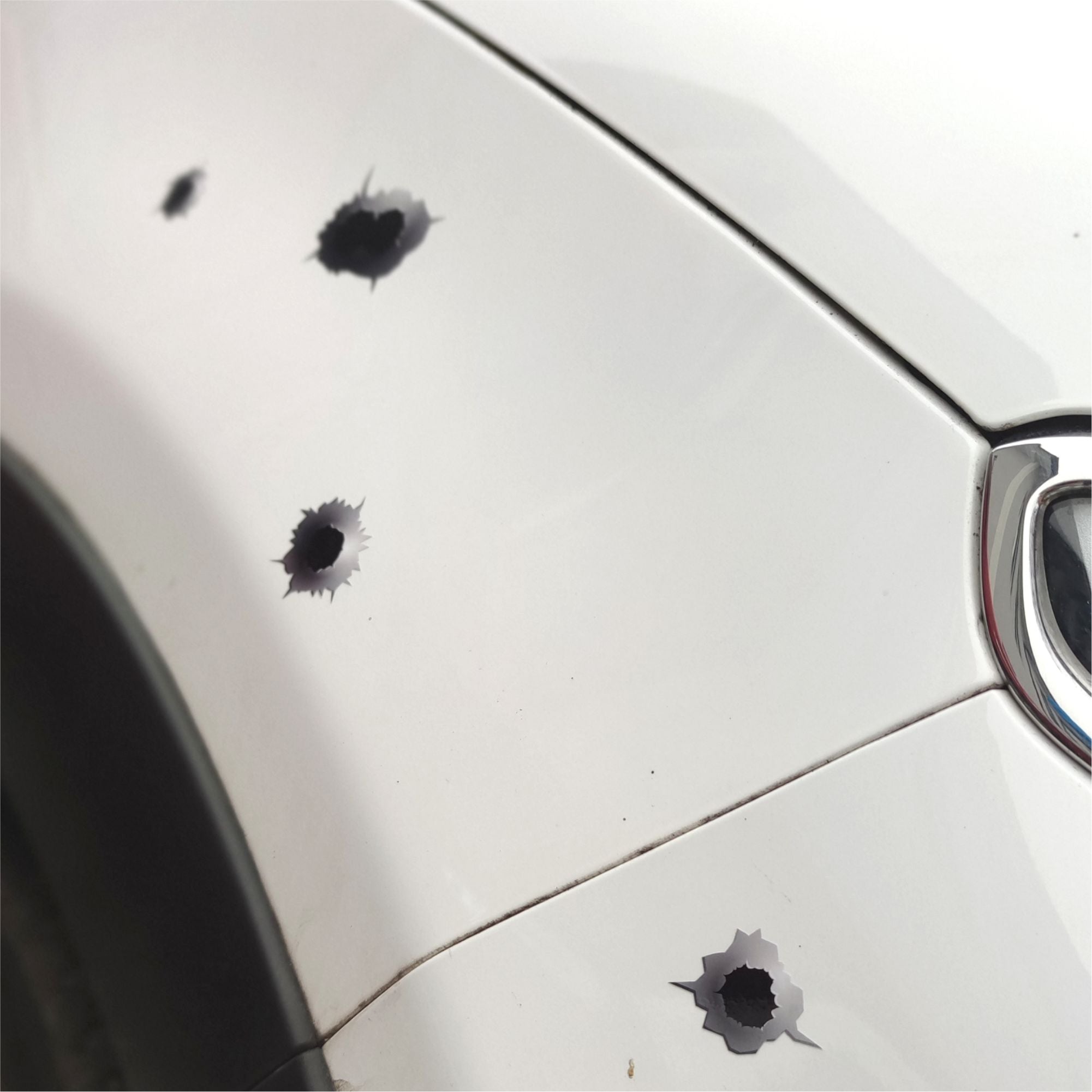 Einschusslöcher Aufkleber Set in 3D Optik - Sticker Bullet-Holes - für Auto, Roller, Moped, Motorrad-Helm, Fahrrad, Laptop